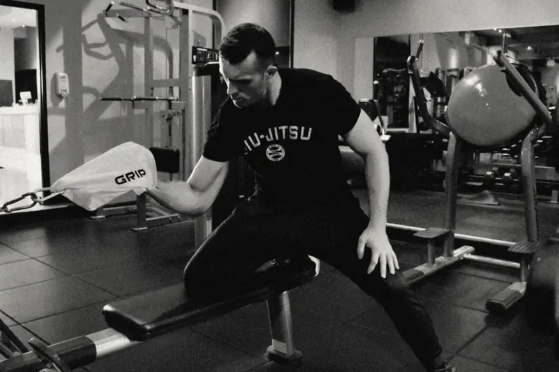 Single-arm cable row with the Kimono Grip